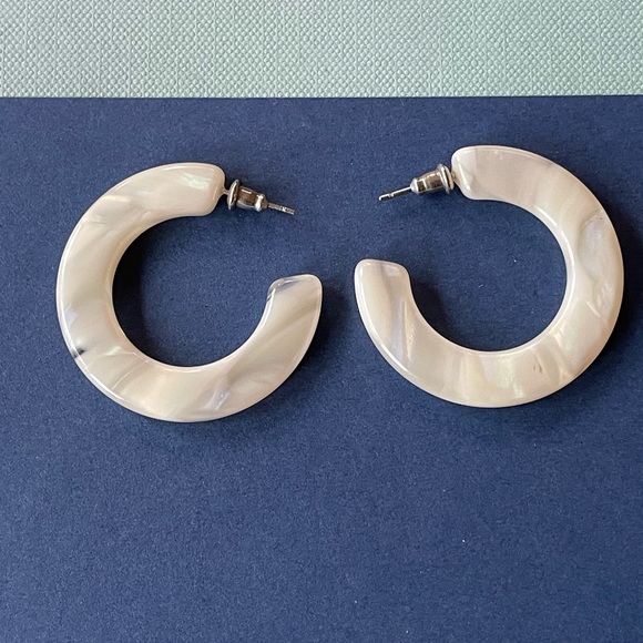Ivory acetate hoops - Picture 1 of 4
